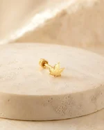 پیرسینگ گوش طرح برگ افرا