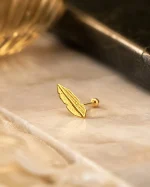 پیرسینگ گوش طرح پر