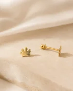 پیرسینگ گوش با طرح پنجه